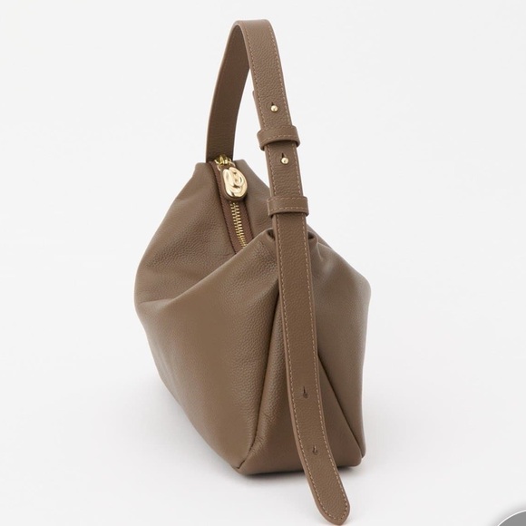 Elegant Brown Leather Shoulder Bag - Picture 5 of 8